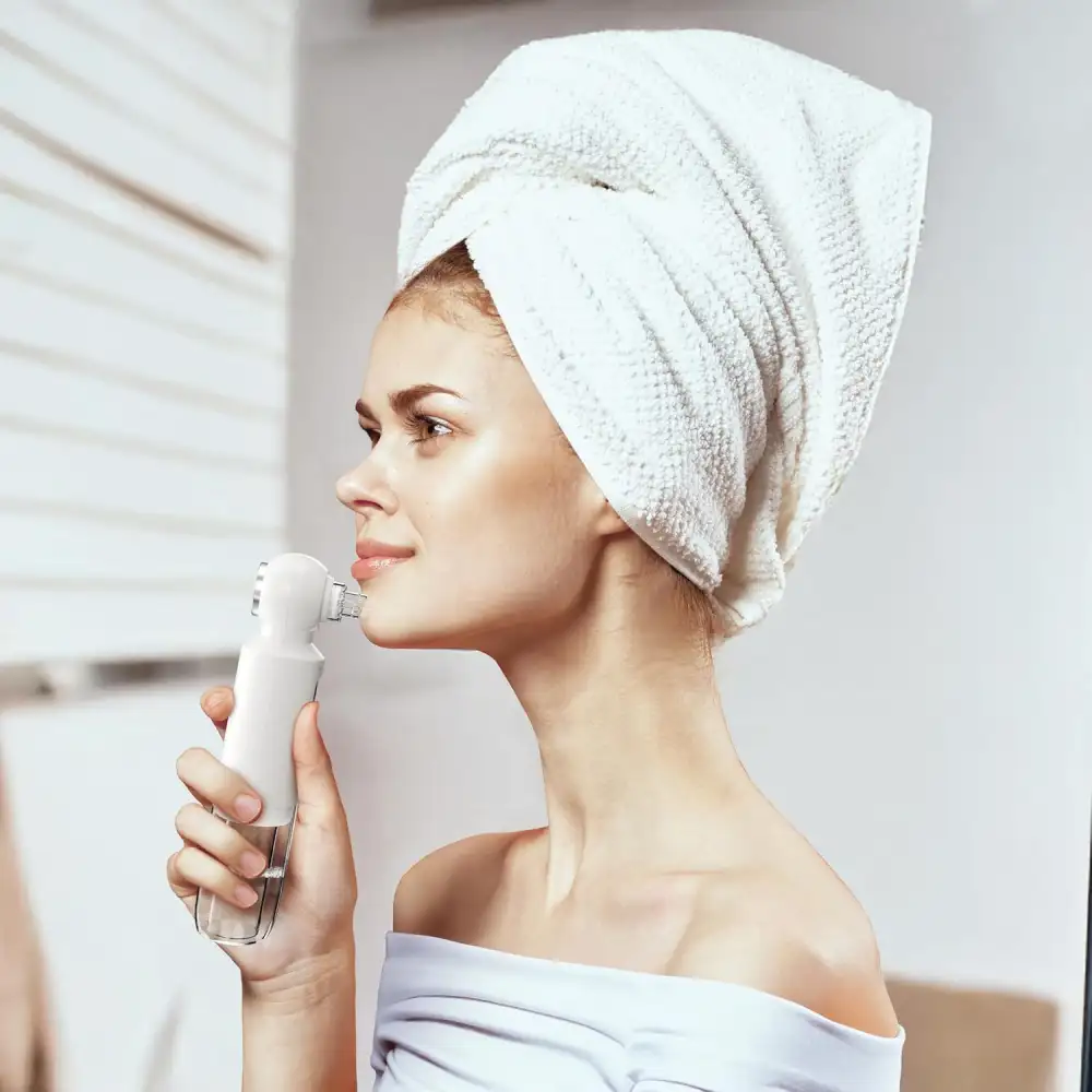 A crisp studio shot of the Porodo Lifestyle Deep Facial Blackhead Remover,