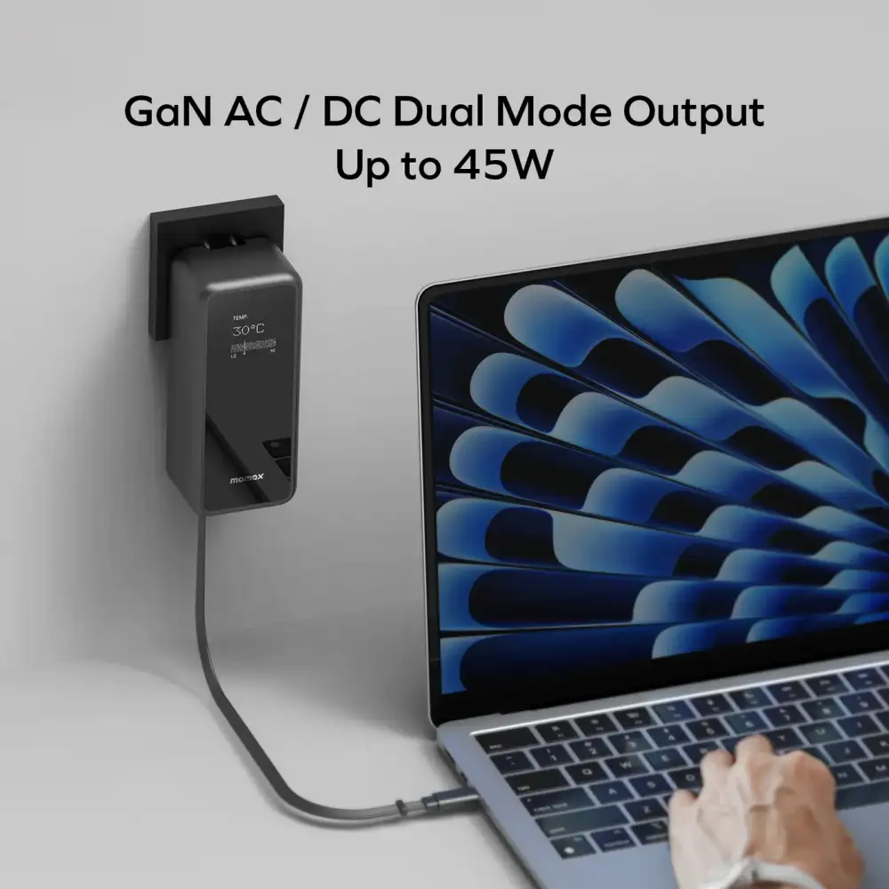 Momax 1-Pac⁺ 3-in-1 battery pack built-in retractable cable detail