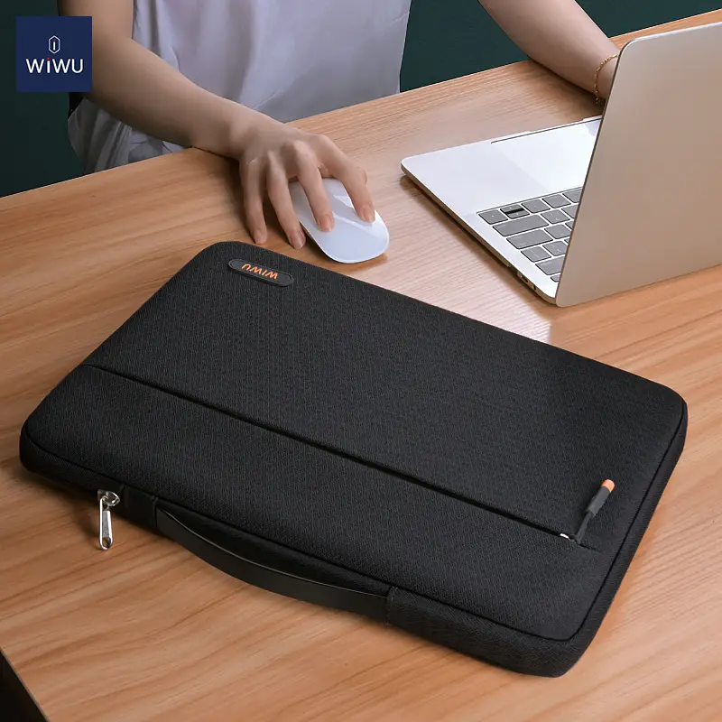 WiWU Pilot business laptop case in black with carry handle extended